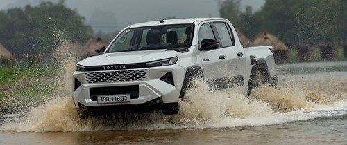 toyota hilux giá lăn bánh