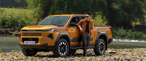 giá xe Toyota Hilux lăn bánh