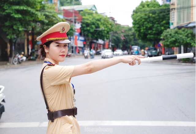 Hiệu lệnh của người điều khiển giao thông: Ý nghĩa & Mức phạt
