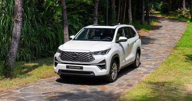 Trải nghiệm Innova Cross Hybrid: Êm, rộng và tiết kiệm