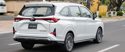 toyota veloz cross giá lăn bánh