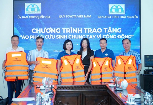 QUỸ TOYOTA VIỆT NAM THỰC HIỆN CHƯƠNG TRÌNH TRAO TẶNG ÁO PHAO CỨU SINH NĂM 2025