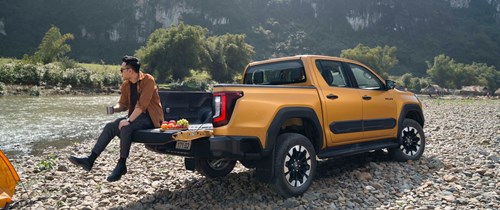 Toyota Hilux 5 chỗ giá lăn bánh