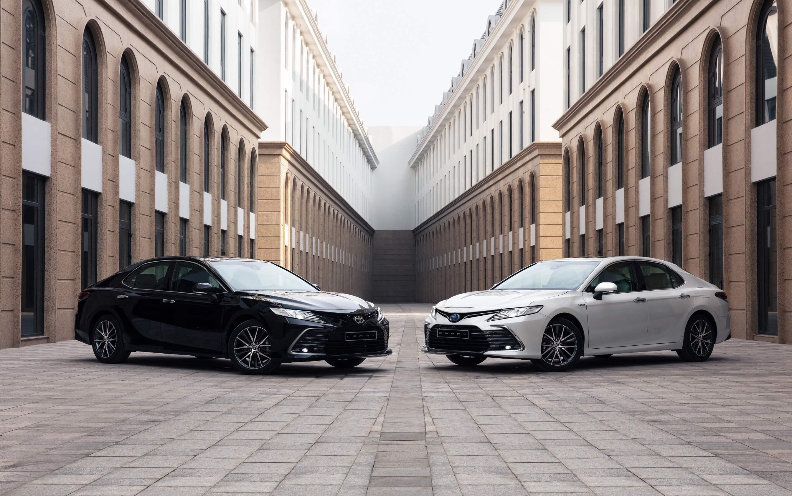 TOYOTA VIỆT NAM CHÍNH THỨC GIỚI THIỆU  TOYOTA CAMRY HOÀN TOÀN MỚI