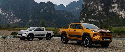 Toyota Hilux 5 chỗ giá lăn bánh
