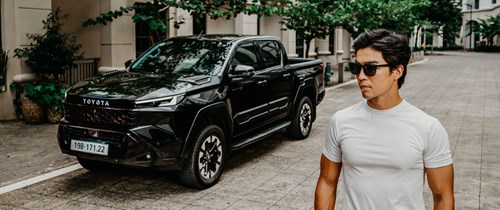 toyota hilux giá lăn bánh