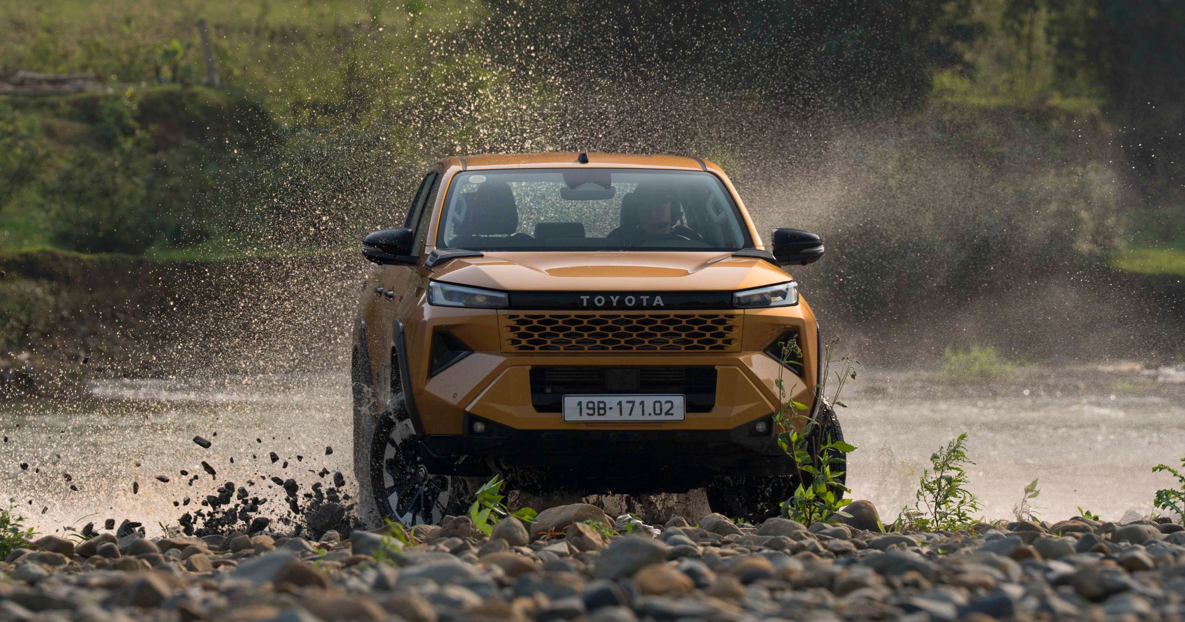 Giá xe Toyota Hilux 2026 lăn bánh theo khu vực 