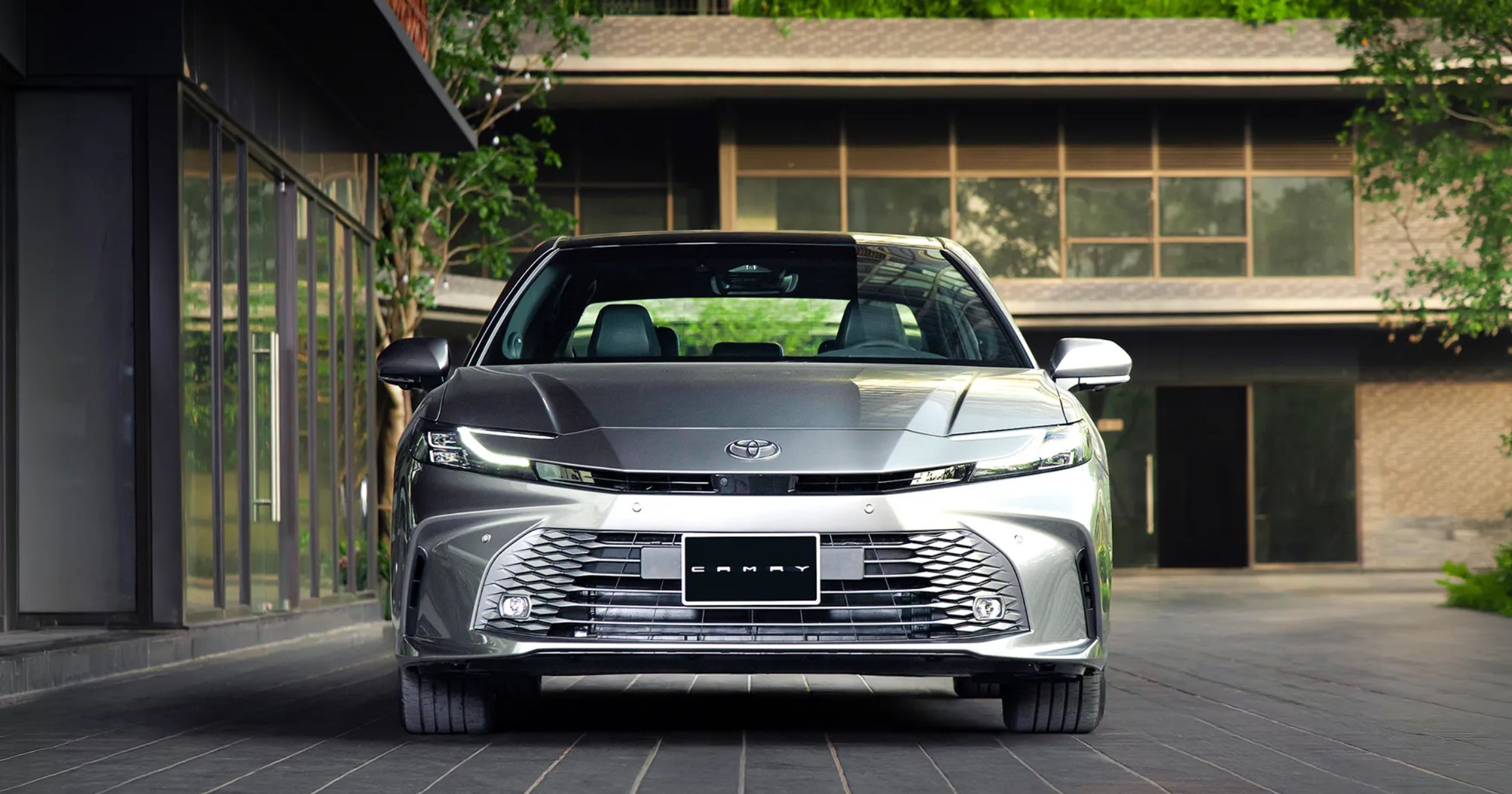 Trải nghiệm Camry: Êm ái, tiện nghi và tiết kiệm 