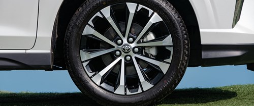toyota veloz cross giá lăn bánh
