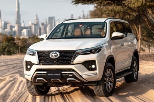 Tổng quan về xe fortuner máy dầu và máy xăng