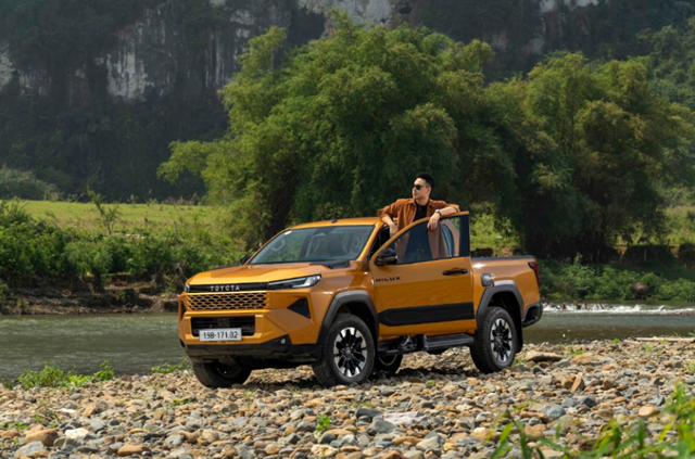 Giá xe lăn bánh Hilux 2026 theo phiên bản và khu vực