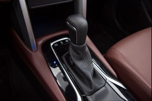 Cần số ô tô: Ý nghĩa các ký hiệu và cách sử dụng cần số