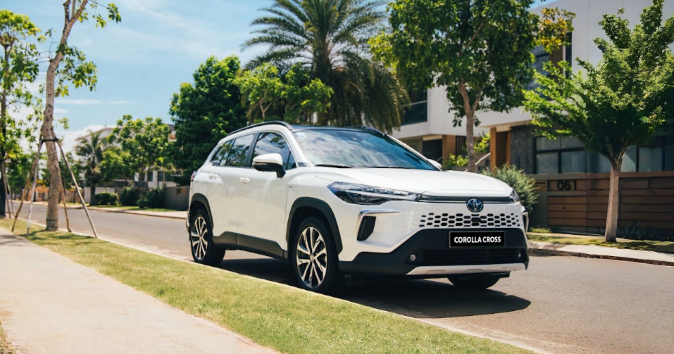 Thông số Toyota Corolla Cross: Động cơ và trang bị chi tiết