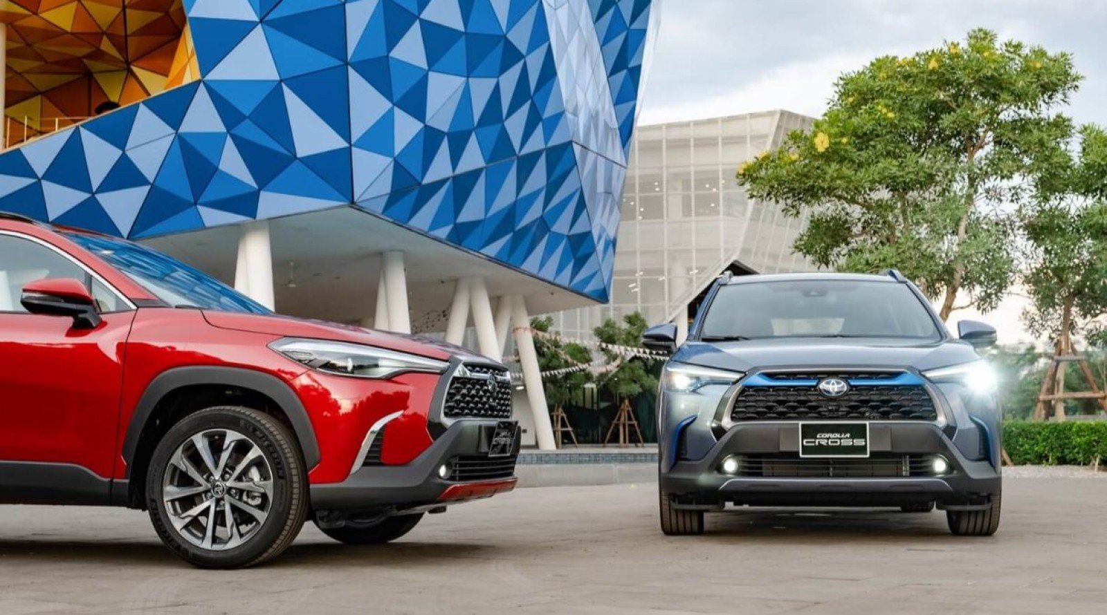 Các mẫu xe Toyota 5 chỗ gầm cao và bảng giá mới nhất (06/2023)