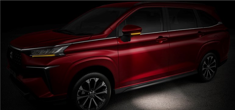 Gương xe Toyota Veloz Cross 2023 tích hợp đèn báo rẽ