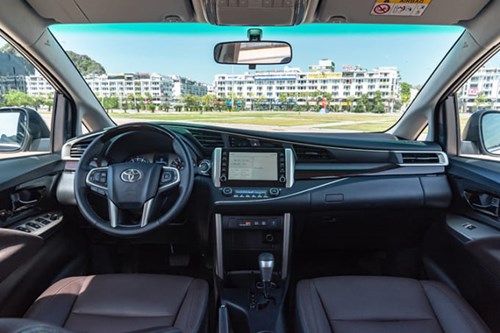 Nội thất của Toyota Innova 2.0 V 2020