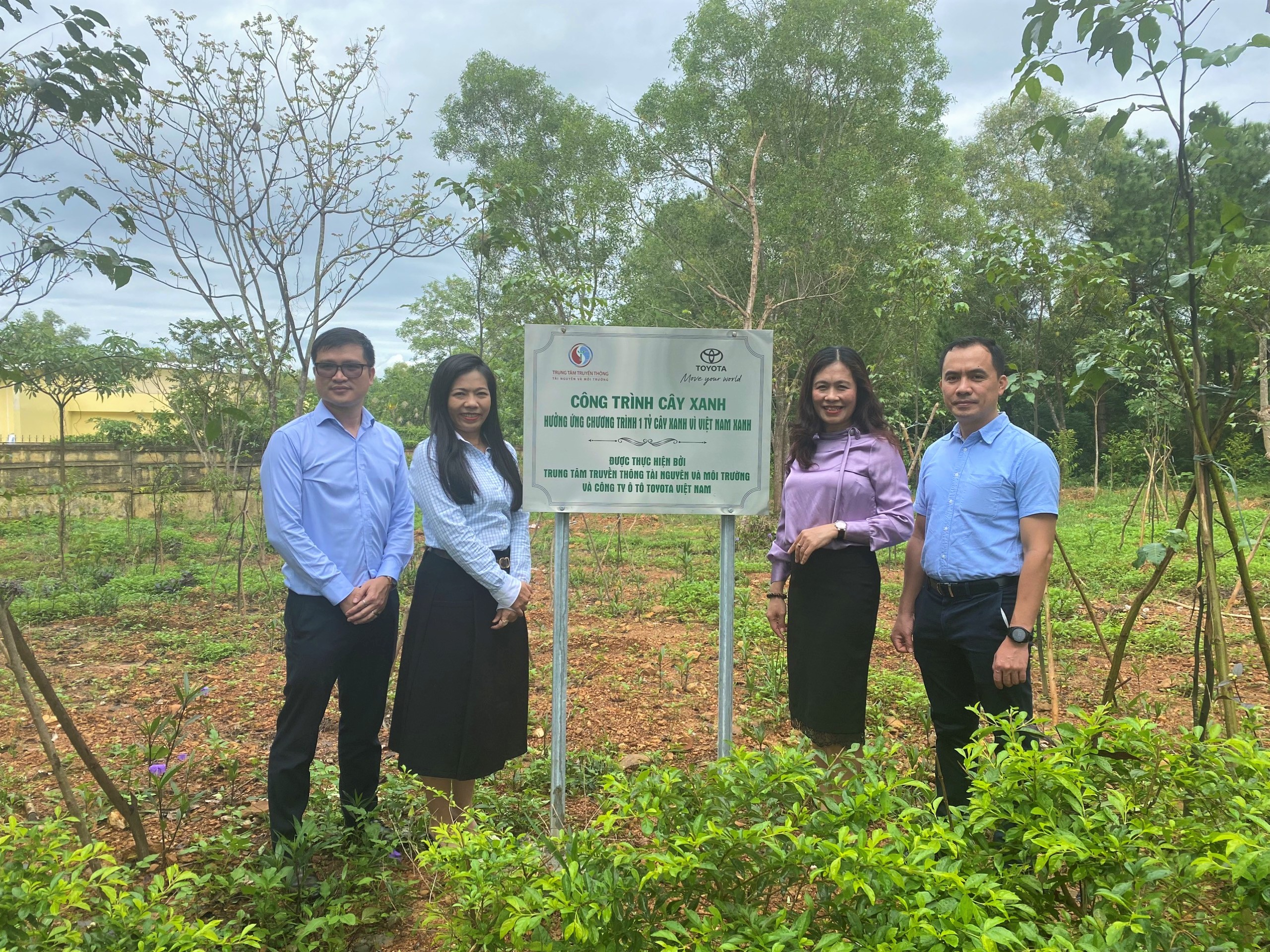 Toyota Việt Nam tiếp tục hưởng ứng chương trình 1 tỷ cây xanh - vì Việt Nam xanh tại tỉnh Quảng Trị và Phú Yên