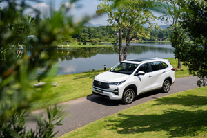 Giá xe Innova Cross: Giá bán, giá lăn bánh và ưu đãi hiện hữu 2026