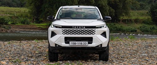 giá xe Toyota Hilux 2026 lăn bánh