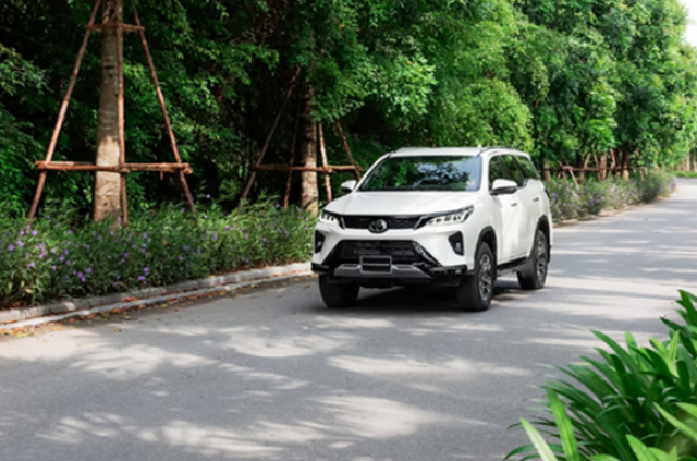 Chiều dài xe 7 chỗ Fortuner bao nhiêu? Có phù hợp gia đình?