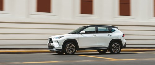 xe hybrid 5 chỗ gầm cao