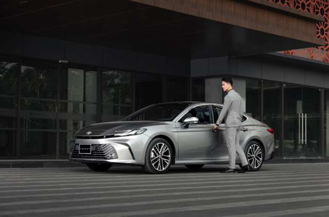 Đánh giá xe Camry 2.0Q: Thiết kế, nội ngoại thất, có nên mua?