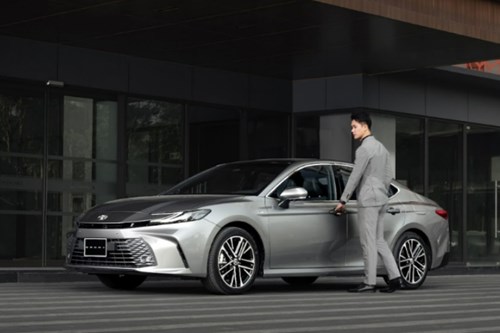 Có nên mua Camry trả góp?