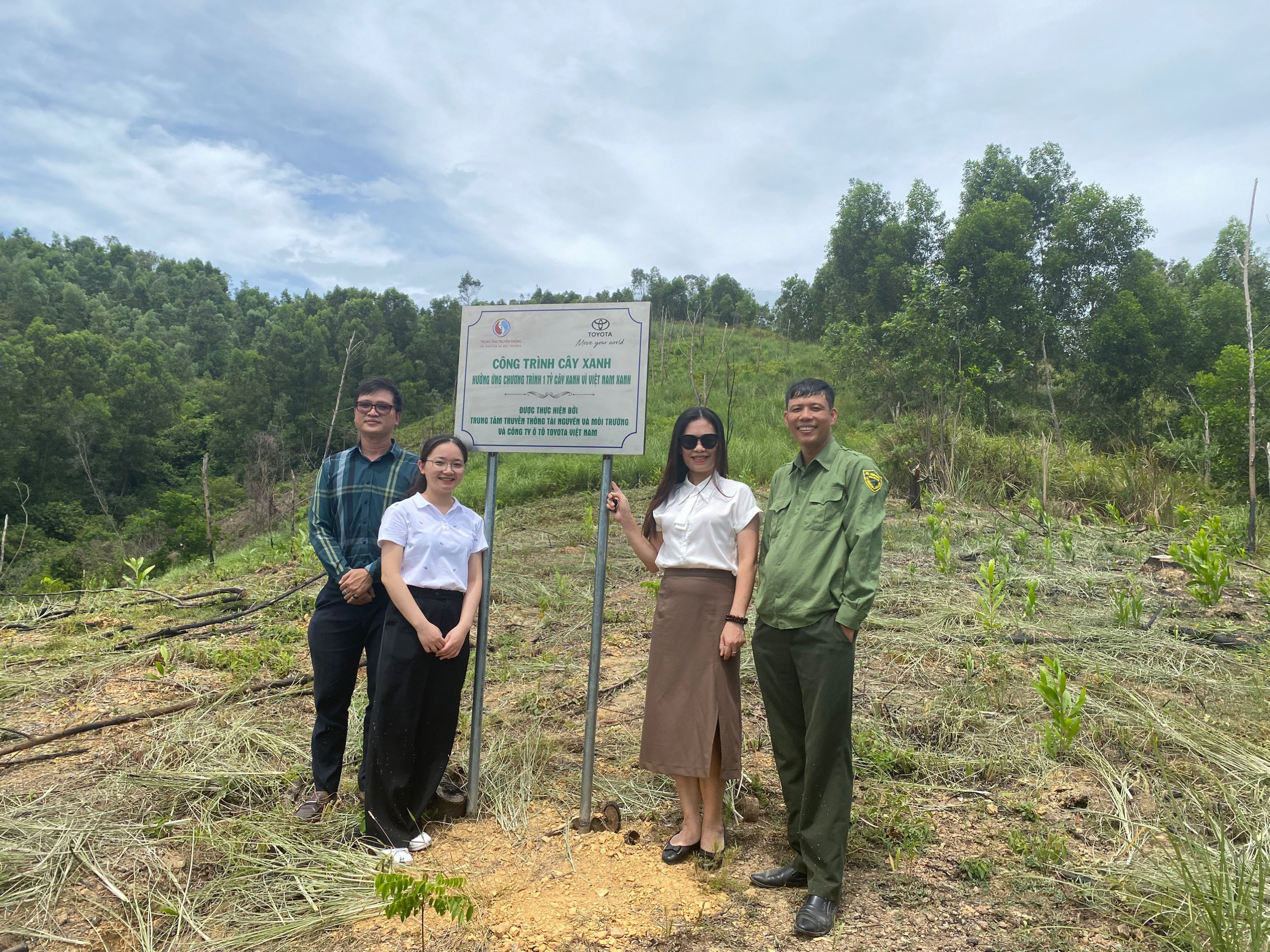 Toyota Việt Nam tiếp tục triển khai Chương trình “Một tỷ cây xanh – Vì Việt Nam xanh”  tại tỉnh Hà Tĩnh và An Giang