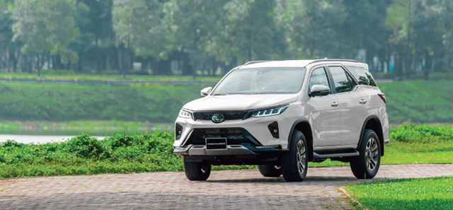 Đánh giá Toyota Fortuner máy xăng về vận hành, ngoại hình và tiện nghi