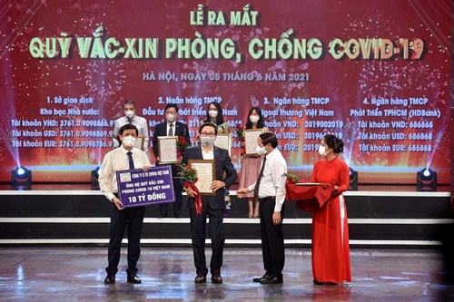 Toyota Việt Nam đã chung tay ủng hộ 10 tỷ đồng cho Quỹ Vắc-xin phòng Covid-19