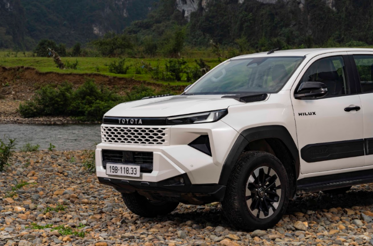Trải nghiệm Hilux: Vận hành, thiết kế và có nên mua?