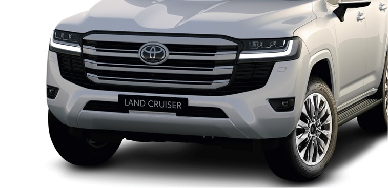 Cụm đèn trước của Toyota Land Cruiser 2023 với khả năng chiếu sáng tối ưu