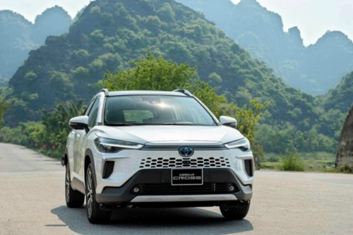 giá niêm yết corolla cross