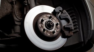 Phanh ABS là gì? Cấu tạo, nguyên lý hoạt động và tác dụng trên ô tô