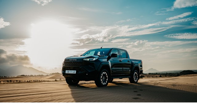 Toyota Hilux giá lăn bánh mới: Giá bán và đánh giá chi tiết