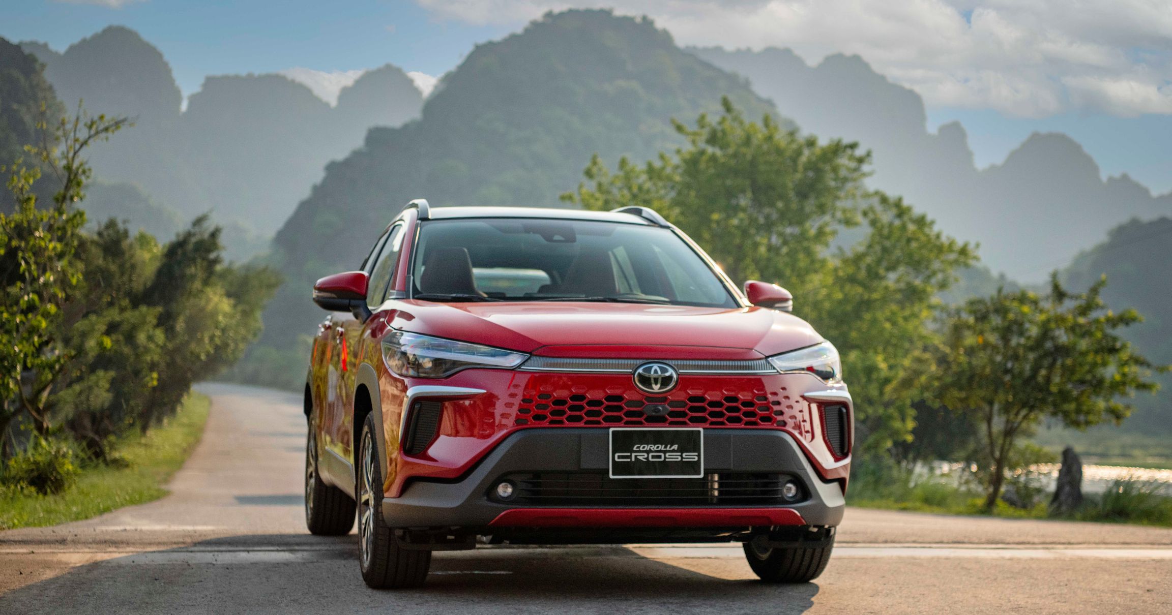 Trải nghiệm Corolla Cross: Đánh giá bản xăng và HEV 