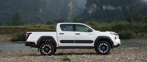 giá xe Toyota Hilux 2026 lăn bánh