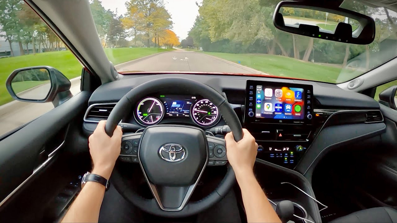 Toyota Camry Hybrid được trang bị Adaptive Cruise Control