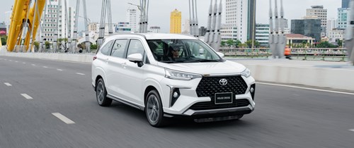 toyota veloz cross giá lăn bánh