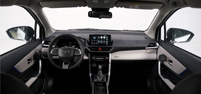 Khoang lái Toyota Veloz Cross 2023 tích hợp nhiều tiện ích hiện đại