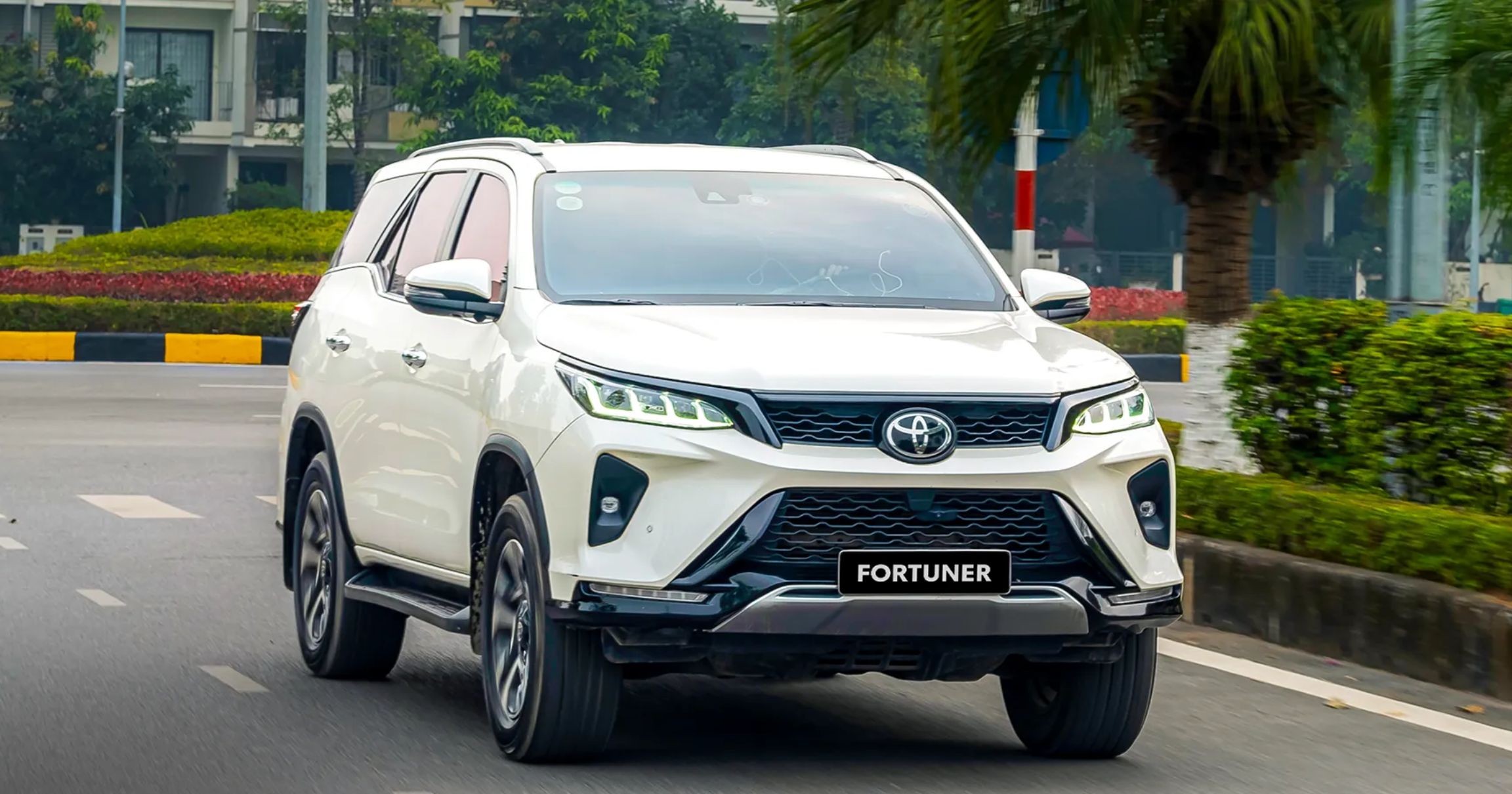 Xe Toyota 7 chỗ: Bảng giá, thông số, vận hành và trang bị 