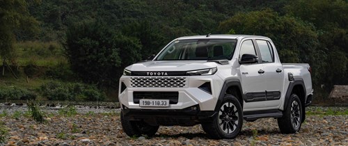 giá xe Toyota Hilux 2026 lăn bánh