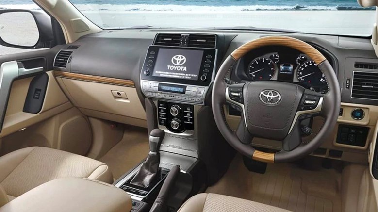 Khoang nội thất xe Toyota Land Cruiser Prado