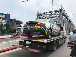 Dán decal xe ô tô có bị phạt không? Lưu ý và mức phí phạt