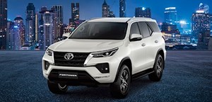 Toyota Fortuner máy xăng: Thông số xe, giá niêm yết 1/2025
