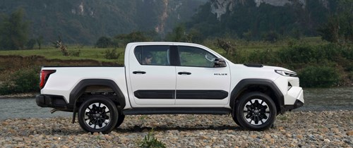 Toyota Hilux 5 chỗ giá lăn bánh