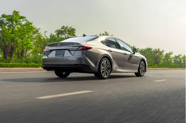 Camry Bao Nhiêu Lít Nhớt? Phân Tích Thông Số Chi Tiết
