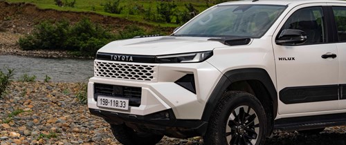 Toyota Hilux 5 chỗ giá lăn bánh