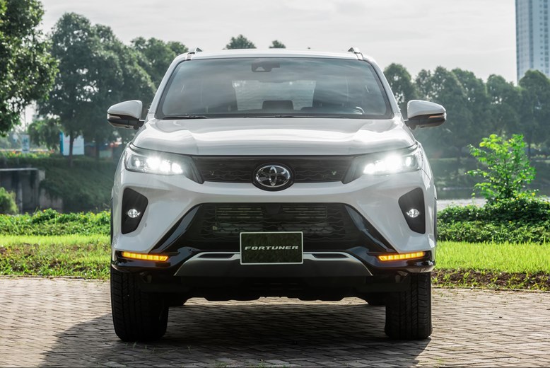 Thiết kế đầu xe Toyota Fortuner