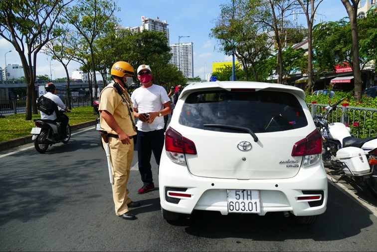 ô tô vi phạm lỗi biển cấm